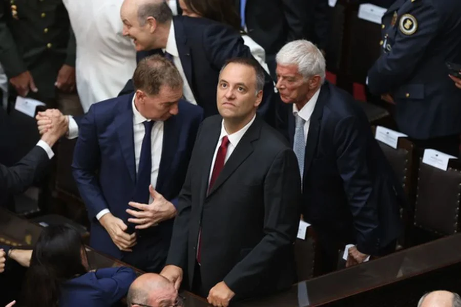 Manuel Adorni casi interpelado en Diputados