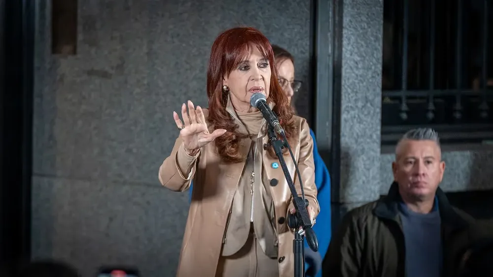 la-expresidenta-cristina-kirchner-en-su-discurso-luego-de-la-confirmacion-de-la-condena-por-la-causa