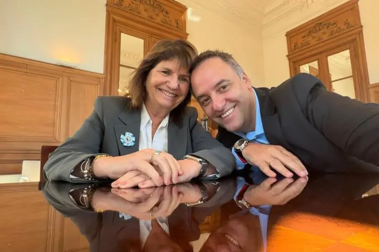 Patricia-Bullrich-Manuel-Adorni