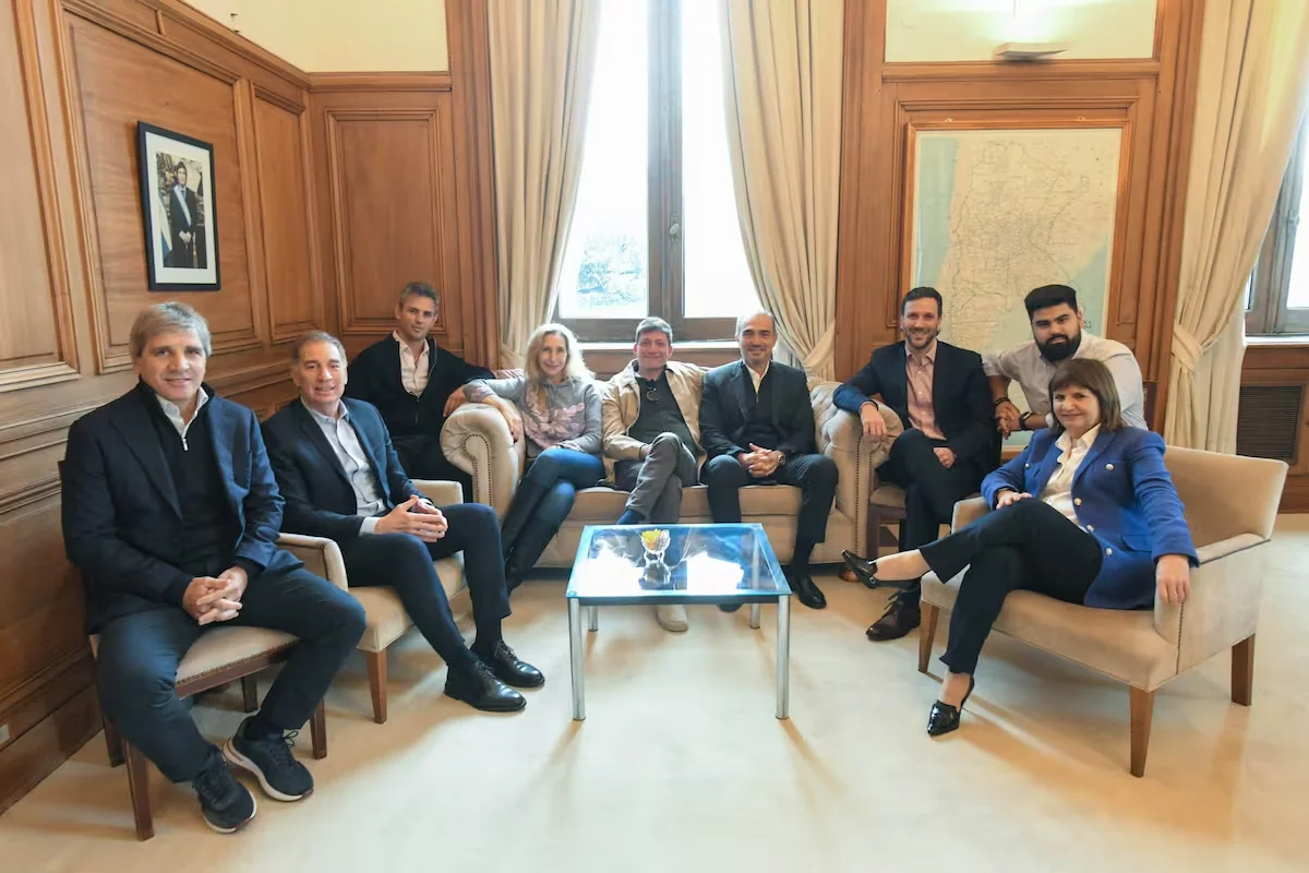 la-reunion-de-mesa-politica-de-este-Z3BJ33XSPVCXFOW5FRNVMFA3LM