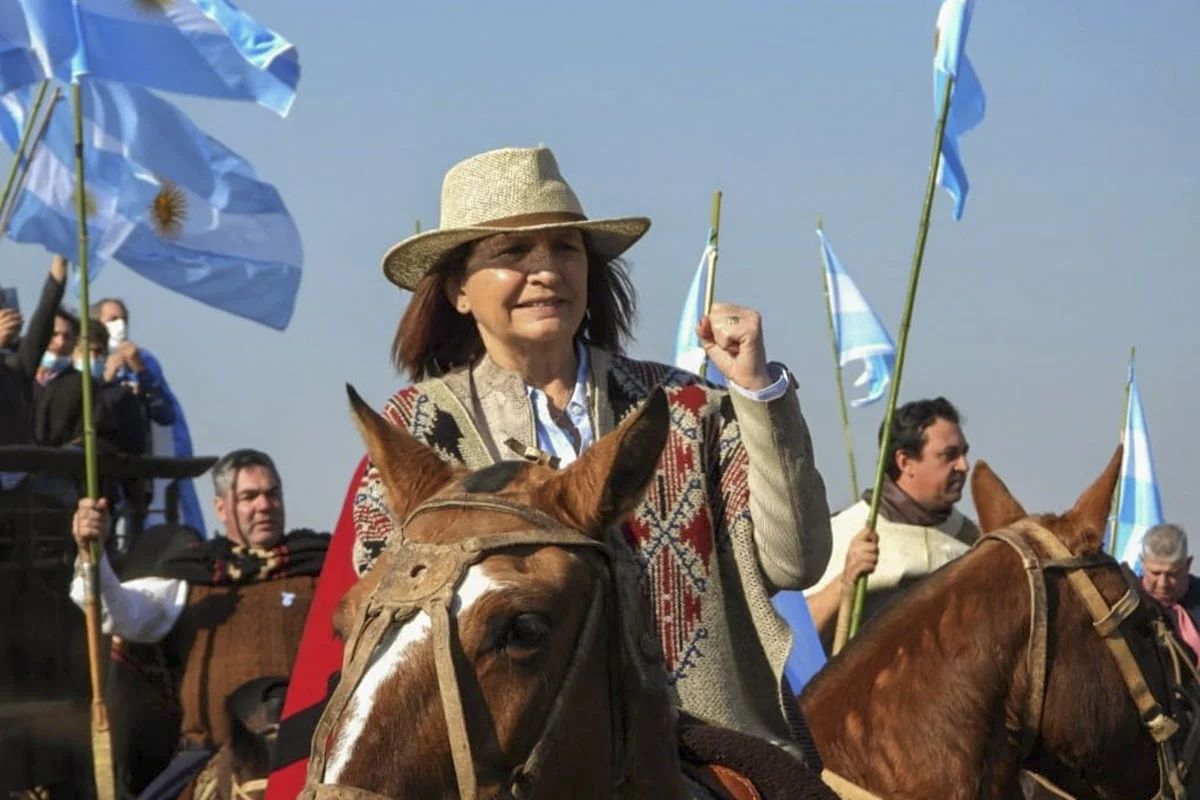 20230625-Patricia-Bullrich-a-caballo